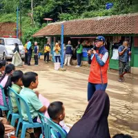 Pulihkan Mental Korban Banjir di Cibago, BPBD Subang Turunkan Tim Trauma Healing