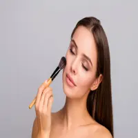 Ingin Makeup Flawless Tanpa Ribet? Saatnya Pakai Cushion yang Bikin Kulit Kelihatan Sehat, Fresh, dan Bercahaya