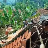 Dinas Perkim Purwakarta Segera Perbaiki Rumah Ambruk di Desa Cibodas