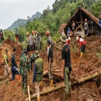 Longsor Arjasari: Sekda Jabar Tinjau Lokasi, 3 Warga Masih Hilang dan 400 Jiwa Mengungsi