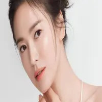 Kulit Kamu Berhak Terlihat Lebih Cerah & Fresh Setiap Hari Dengan Serum yang Nggak Ribet Dipakai