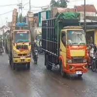 Libur Nataru, Kendaraan Besar Dominasi Jalur Pantura Subang