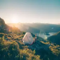 Jangan Berangkat Camping Dulu Sebelum Tahu Cara Bertahan Hidup di Alam Liar Ini