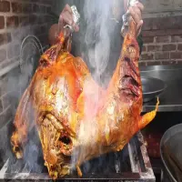 Permintaan Kambing Bakar Utuh Dapur Kunfayakun Jelang Tahun Baru Naik 50%
