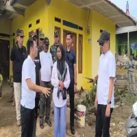 Om Zein Tangani Langsung Rumah Warga Terdampak Angin Kencang di Campaka Purwakarta