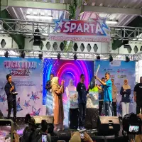 Konsumen Amanda Mart asal Bandung Dapat Hadiah Mobil pada Puncak Undian Semarak Pesta Akhir Tahun