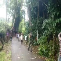 Koramil Sagalaherang di Subang Gelar Karya Bakti, Bersama Warga Bersihkan Jalan Umum di Desa Cikujang