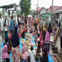 Penantian Puluhan Tahun, Warga Desa Langensari Blanakan Tumpah Ruah Syukuran Jalan Beton