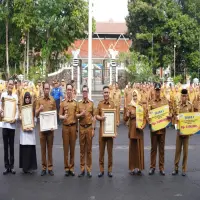 Apresiasi Prestasi ASN, Pemda Subang Serahkan Penghargaan