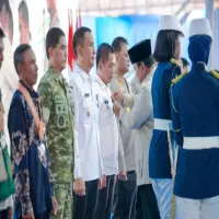 Bupati Karawang Raih Penghargaan Satyalancana Wira Karya Berkat Keberhasilan Swasembada Pangan