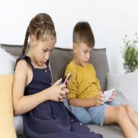Anak Tumbuh Bersama Gadget: Di Mana Peran Ibu Hari Ini?