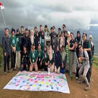 Komunitas Green Action by Semua Senyum Indonesia Hijaukan Gunung Rahayu Purwakarta