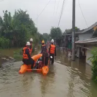 Banjir di Karawang Meluas, 12 Kecamatan Terendam dan Ribuan Warga Mengungsi