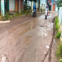 Warga Keluhkan Jalan Penghubung Majasari–Karangsari di Subang Rusak Parah, Berharap Segera Diperbaiki