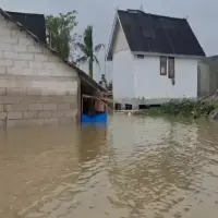 Tanggapan Dedi Mulyadi Terkait Rumah Panggung Bantuan Pemprov Jabar yang Terendam Banjir di Karawang