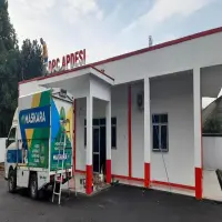 Tampil Estetik Bernuansa Merah Putih, Kantor DPC Apdesi Subang Dipercantik