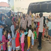 Trauma Healing Beri Keceriaan Anak Korban Banjir di Pengungsian Fly Over Pamanukan