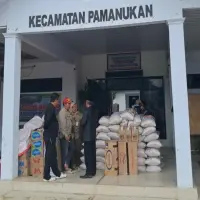 Disdikbud Subang Salurkan Bantuan Kemanusiaan 1 Ton Beras, Untuk Korban Banjir Pamanukan
