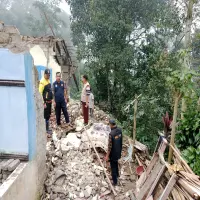 Rumah Nenek Aisyah di Cupunagara Ambruk, Muspika Cisalak Bakal Kerja Bakti Lakukan Perbaikan