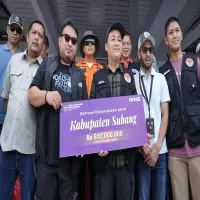 Tim RANS Carnival Salurkan Donasi Rp500 Juta untuk Korban Banjir di Subang