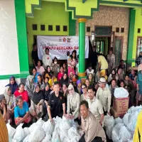 Peringatan HUT Partai ke-18, DPC Gerindra Subang Salurkan Bantuan Banjir Pantura