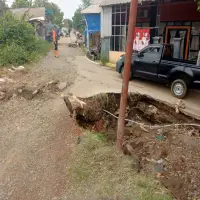Dinas PUPR Subang Gercep Perbaiki Jalan Rusak di Pamanukan