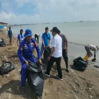 Gunungan Sampah di Jalur Pantura Subang Akhirnya Dibersihkan, Warga dan Aparat Turun Tangan