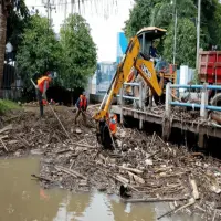 Jalur Pantura Subang Bersih dari Sampah, Aparat Imbau Warga Tak Buang Sampah Sembarangan
