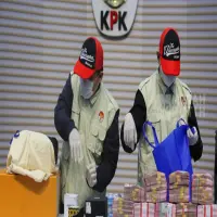 KPK Bongkar Setoran Rp 7 Miliar/Bulan ke Pejabat Bea Cukai! 6 Tersangka Kasus Impor Barang Palsu!