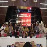 Polisi Bongkar Jaringan Peredaran Miras Oplosan di Subang