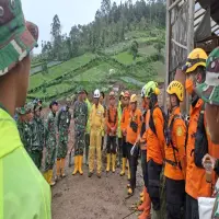 Keluarga Korban Longsor Pasirlangu Cisarua Terima Bantuan Kerohiman Rp 10 Juta