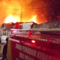 Pasar Rebo Purwakarta Kebakaran Hebat, 9 Unit Mobil Damkar Diterjunkan