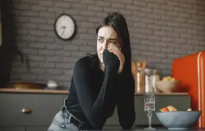 5 Cara Mengurangi Overthinking di Bulan Puasa agar Hati Lebih Tenang