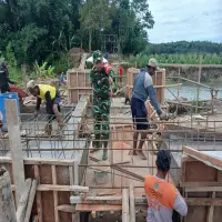 Semangat Tak Surut di Bulan Puasa, Pembangunan Jembatan Gantung Garuda di Subang Terus Berjalan