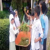 Selama Ramadhan SDN Ciheuleut di Subang Gelar Pesantren Ekologi