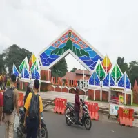 Alun-Alun Subang Masih Jadi Favorit Warga untuk Ngabuburit, Pedagang Ramai Jajakan Dagangan
