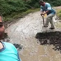 Jalan Rusak di Bandung Barat, Warga Protes BakalTanami Jagung