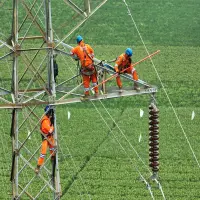 Ramadhan Tenang Tanpa Gangguan Listrik, PLN Tuntaskan Perbaikan SUTT 150 kV Kosambi Baru–Indramayu