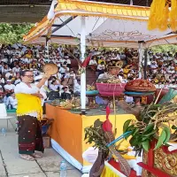 Sambut Nyepi, Ribuan Umat Hindu di Wilayah Bandung Raya Ikuti Upacara Melasti
