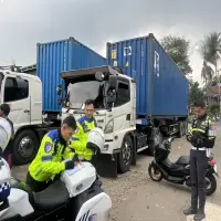 Polda Jabar Perketat Pengawasan Arus Mudik, 1.700 Truk Sumbu Tiga Ditilang