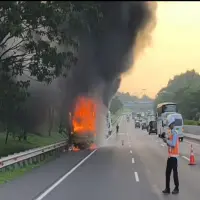 Bus Mudik Gratis Terbakar di Tol Cipali KM 95 Subang