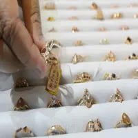 Harga Emas Perhiasan Turun Hari Ini, 24 Karat di Rajaemas Sentuh Rp2,64 Juta per Gram