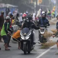Polisi Tertibkan Penyapu Koin di Jembatan Sewo Jelang Puncak Arus Mudik Lebaran