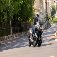 Yamaha Luncurkan “XMAX Roda Tiga” Baru, Teknologi Makin Canggih dan Aman