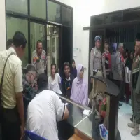 457 Penyapu Koin Jembatan Sewoharjo Dapat Kompensasi Uang Lebaran dari KDM