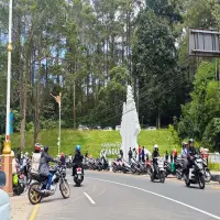 Tugu Perbatasan KBB-Subang Jadi Spot Favorit Pemudik untuk Swafoto dan Istirahat