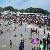 Ribuan Pengunjung Padati Wisata Pantai Pondok Bali di SUbang