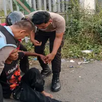Penyapu Koin Tertabrak Isuzu Elf di Jembatan Sewo, Korban Terpental ke Trotoar