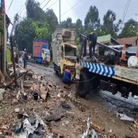 Kronologis Truk Oleng Hantam Warung di Subang, 1 Orang Tewas Mengenaskan