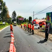 Sinergi, Babinsa Amankan Arus Lebaran Jalur Subang Selatan